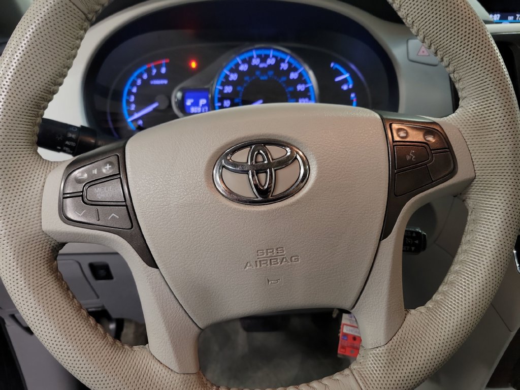 Used 2013 Toyota Sienna XLE FWD image 23
