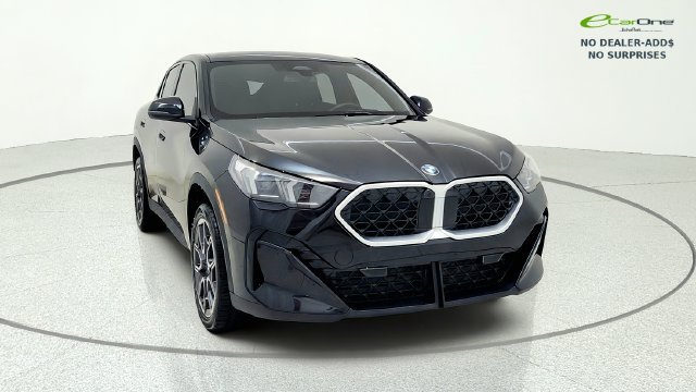 Used 2026 BMW X2 xDrive28i AWD/4WD image 2