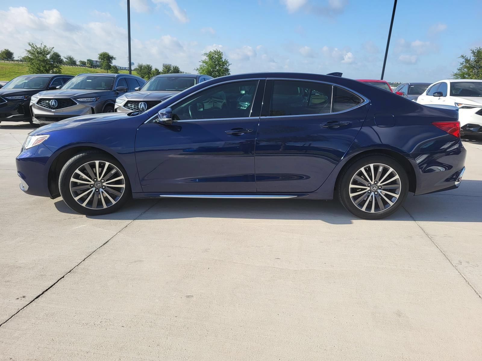 Used 2018 Acura TLX V6 SH-AWD w/ Advance Package image 3