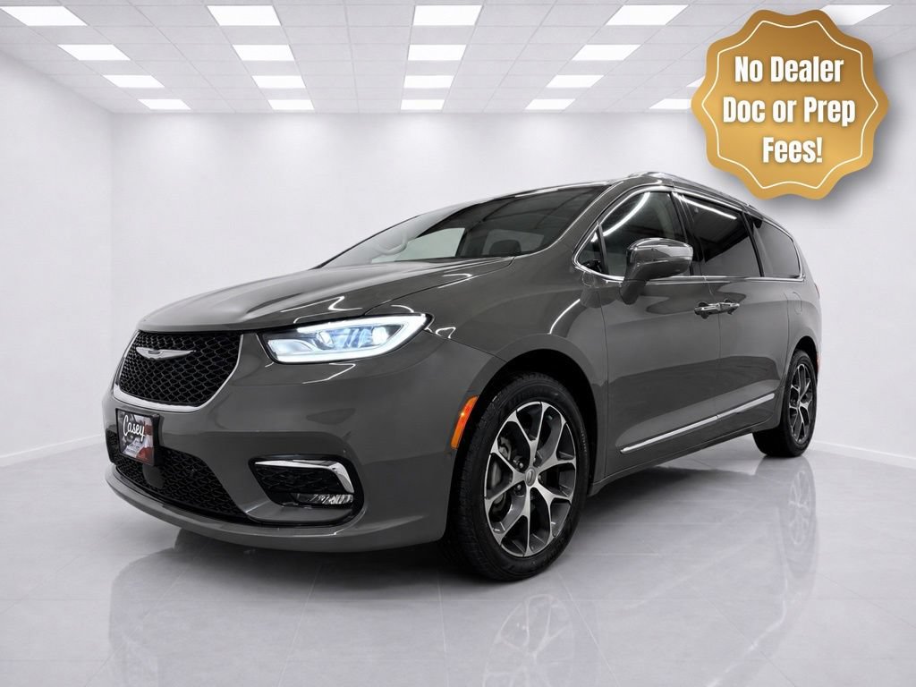 Used 2021 Chrysler Pacifica Limited w/ Uconnect Theater Family Group AWD/4WD image 3