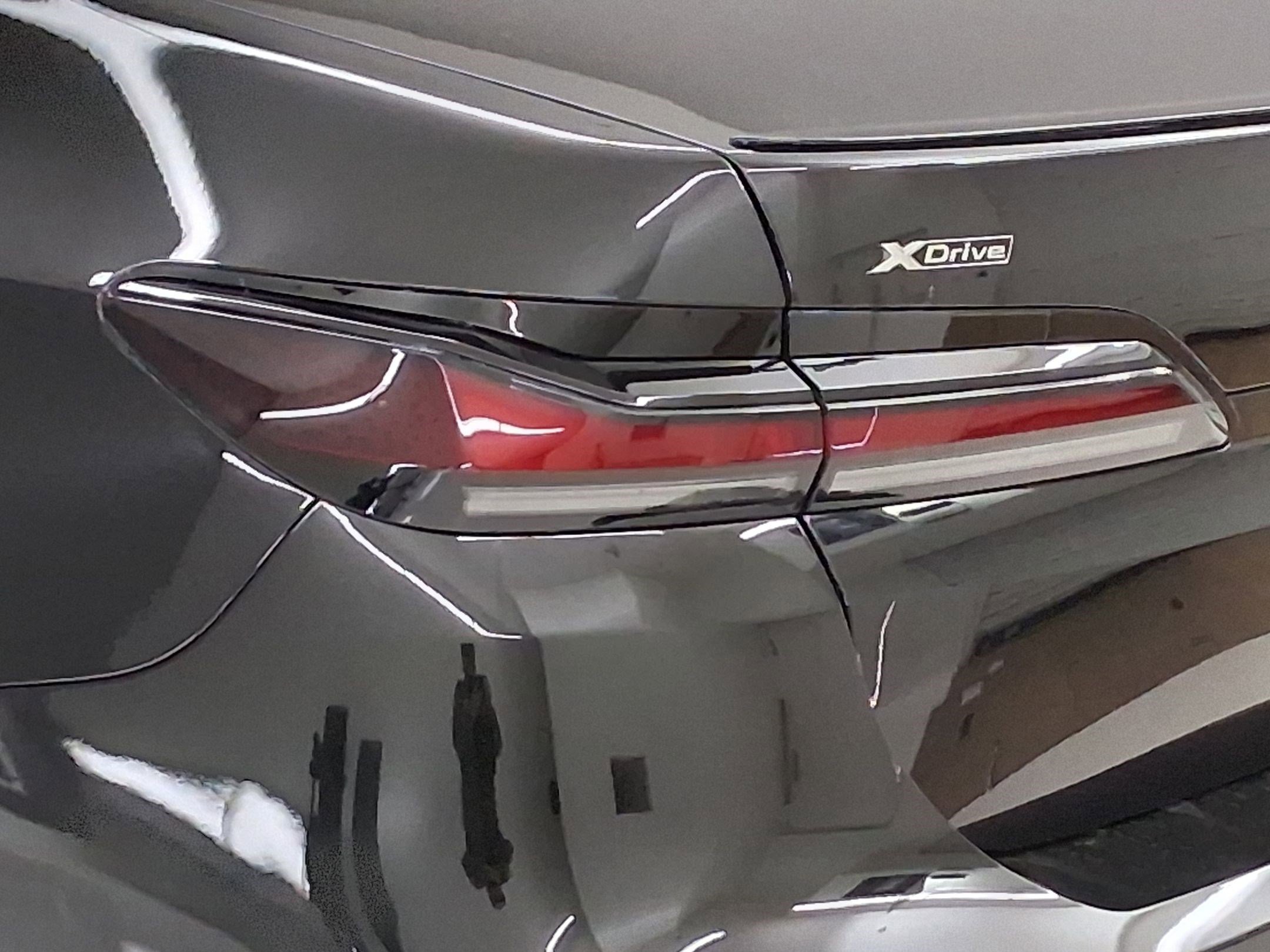 Certified 2025 BMW 750e xDrive w/ Premium Package AWD/4WD image 11
