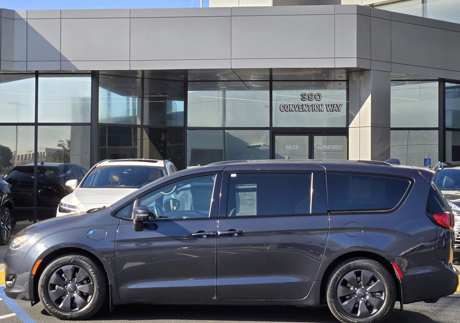 Used 2019 Chrysler Pacifica Limited w/ Advanced Safetytec Group image 6