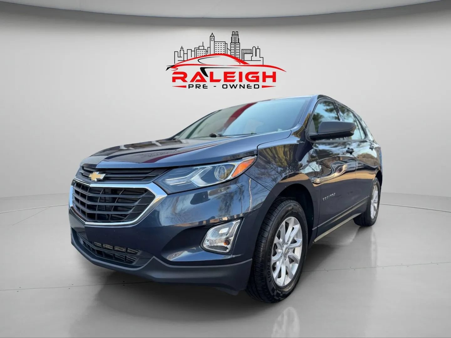 Used 2019 Chevrolet Equinox LS AWD/4WD image 2