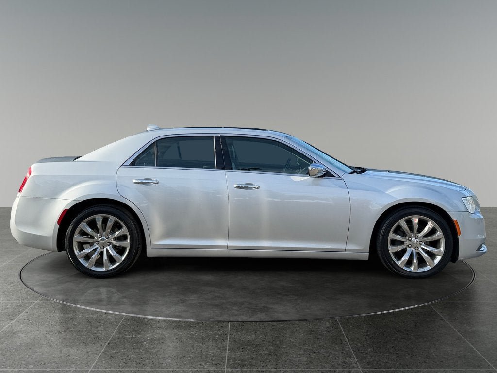 Used 2020 Chrysler 300 Limited RWD image 11