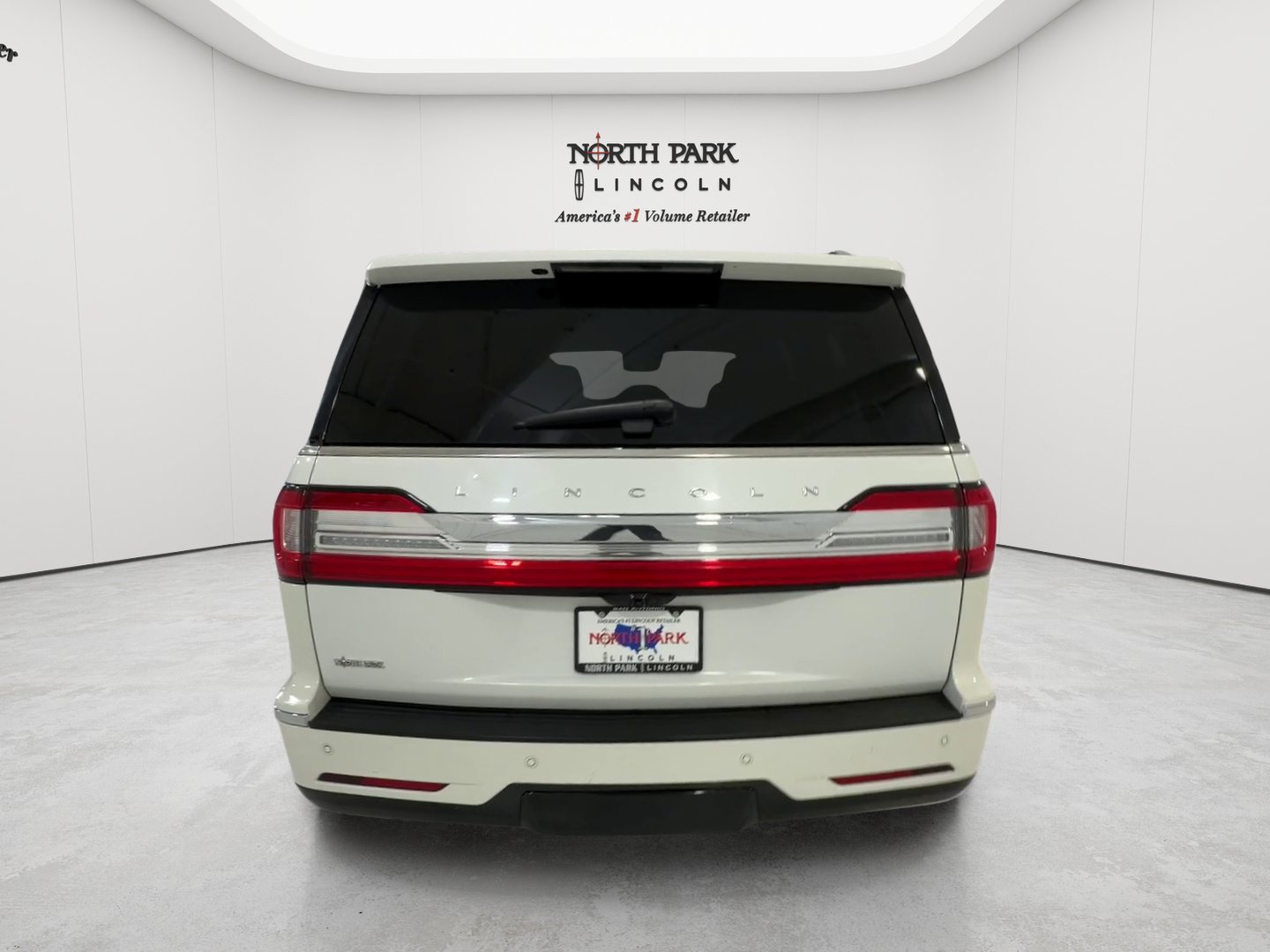 Used 2021 Lincoln Navigator L Reserve RWD image 4