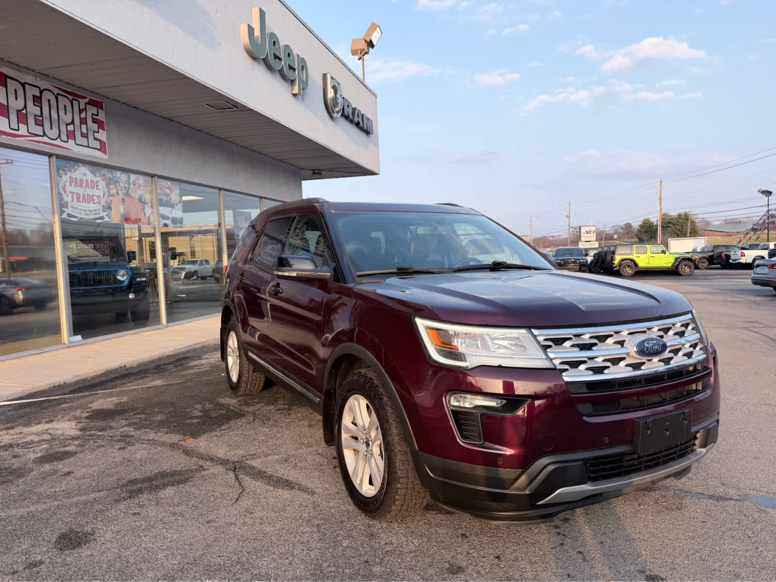 Used 2018 Ford Explorer XLT w/ Equipment Group 202A image 5
