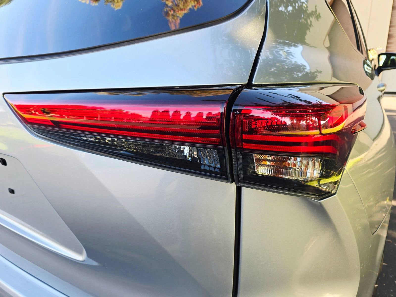 Used 2020 Toyota Highlander LE FWD image 47