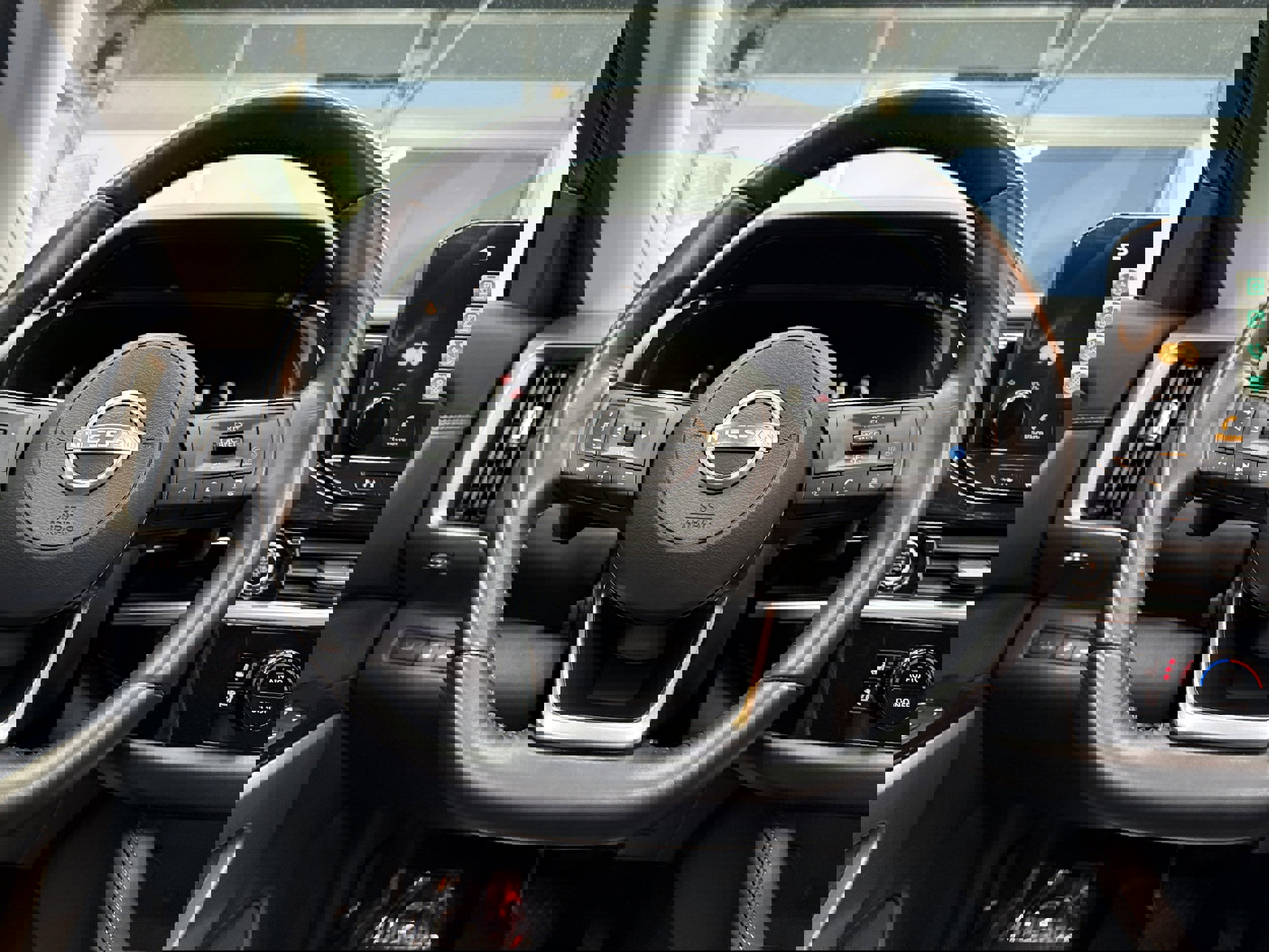 Used 2022 Nissan Pathfinder Platinum image 15