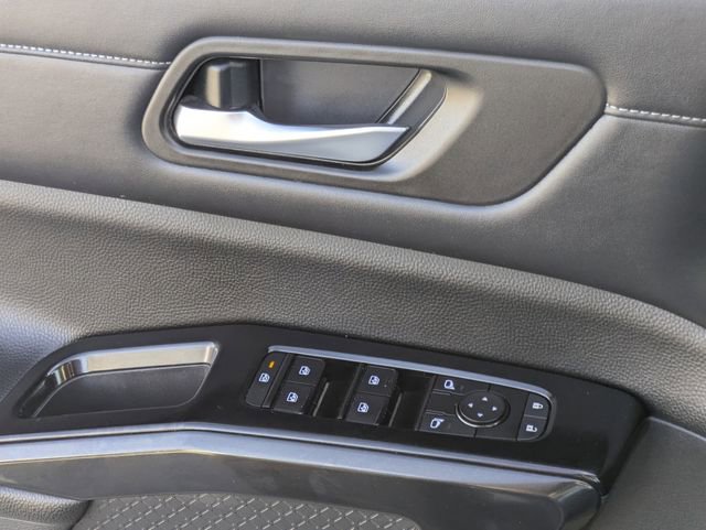 Used 2022 Nissan Pathfinder SV w/ SV Black Package image 24