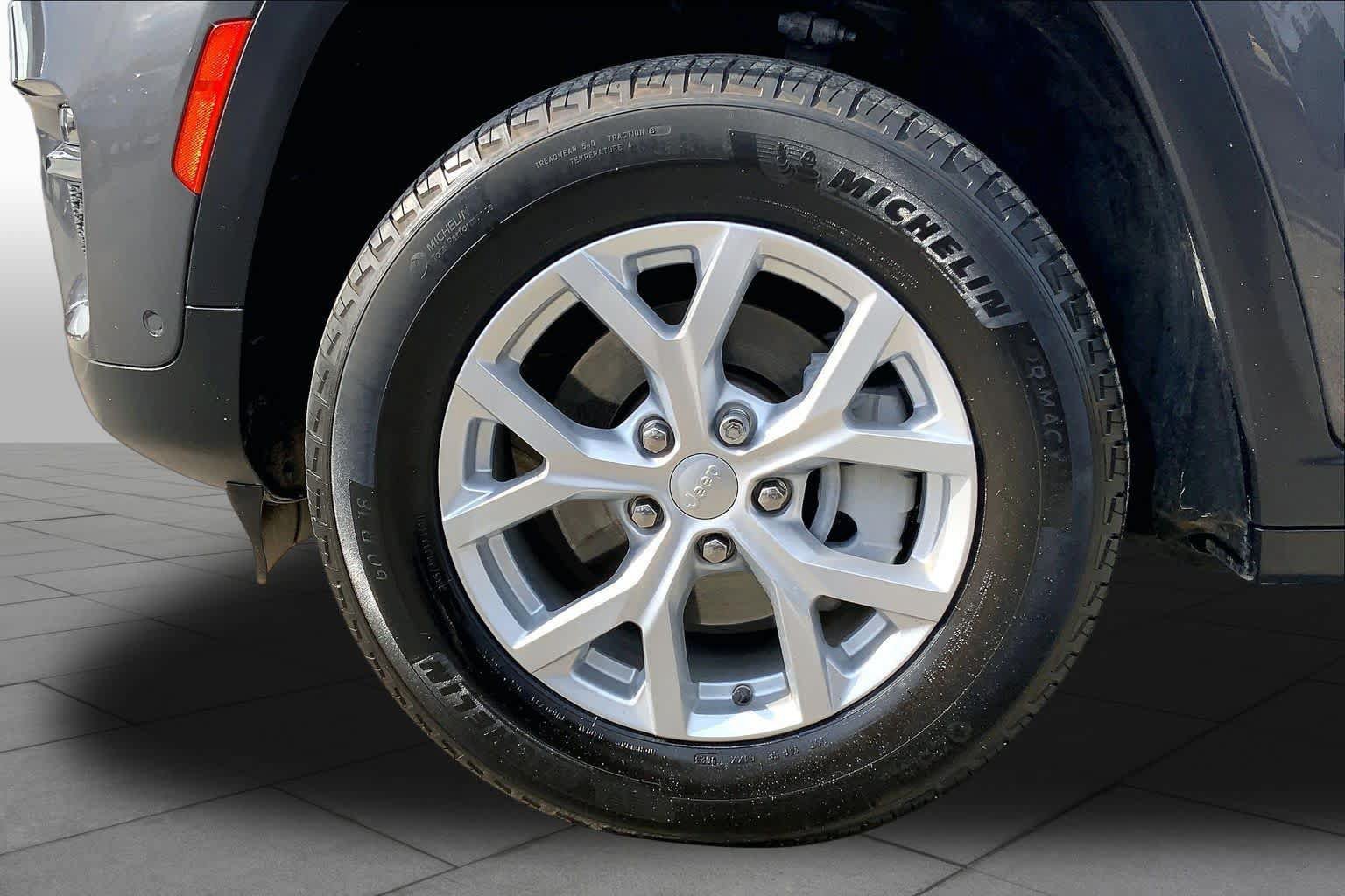 Used 2023 Jeep Grand Cherokee Limited w/ Luxury Tech Group II RWD image 11