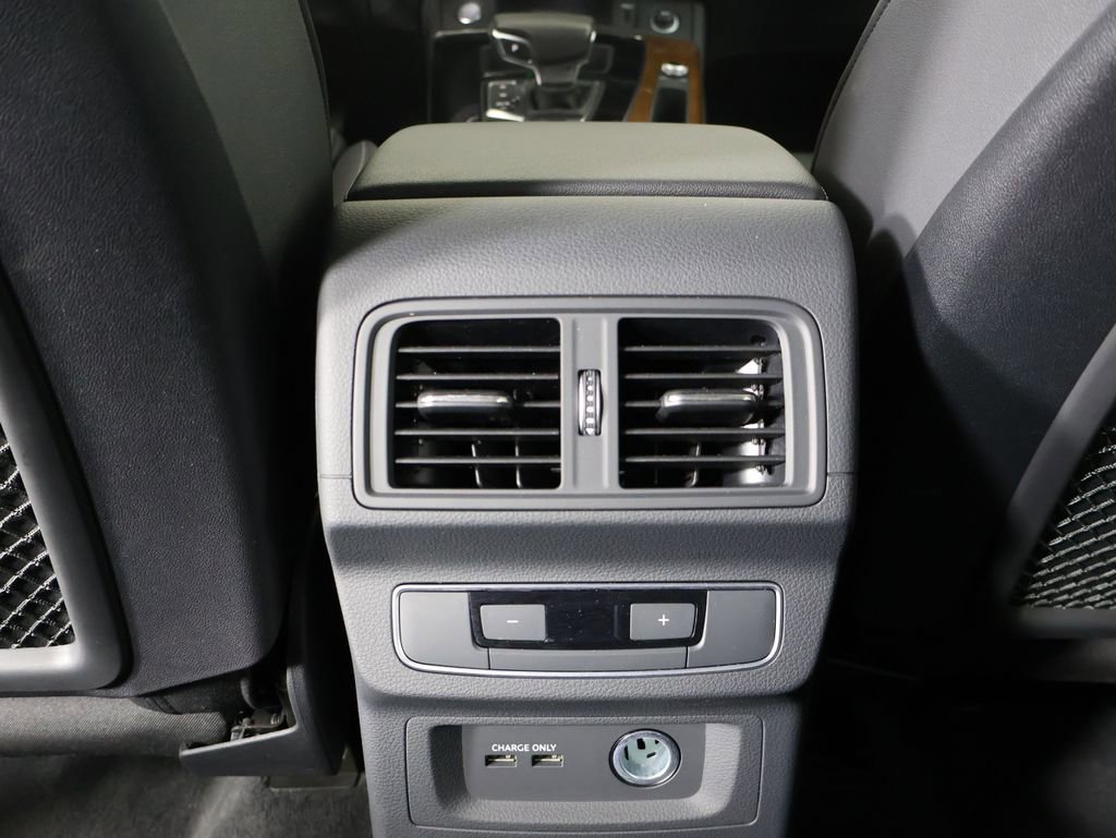 Used 2024 Audi Q5 e Premium w/ Convenience Package image 24
