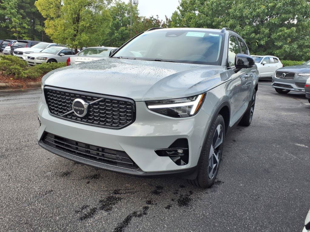 New 2026 Volvo XC40 B5 Plus w/ Protection Package Premier AWD/4WD image 8