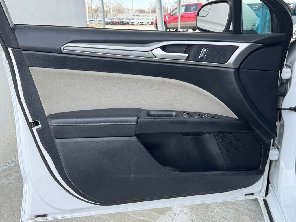 Used 2018 Ford Fusion S image 18