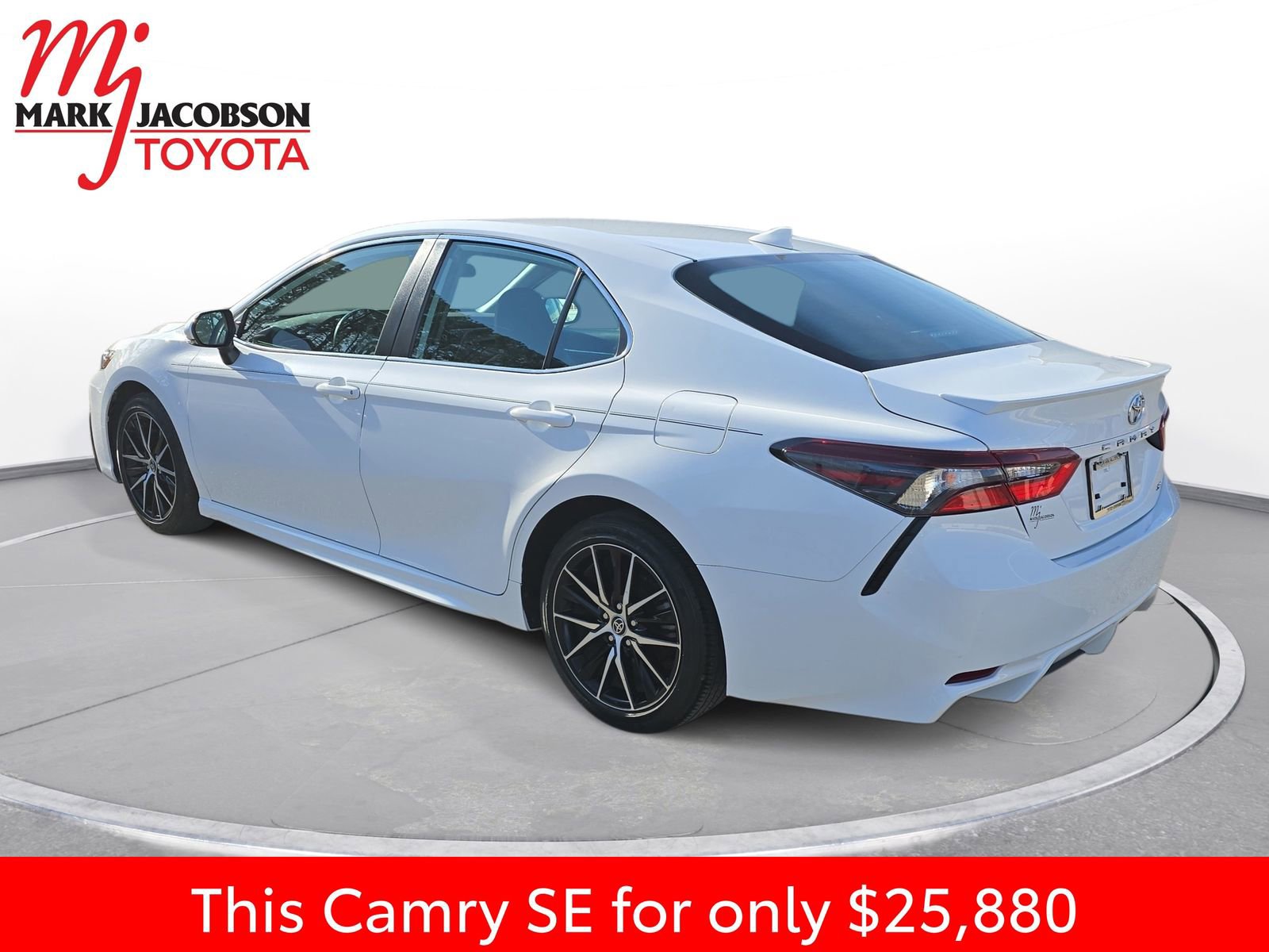 Used 2023 Toyota Camry SE image 13