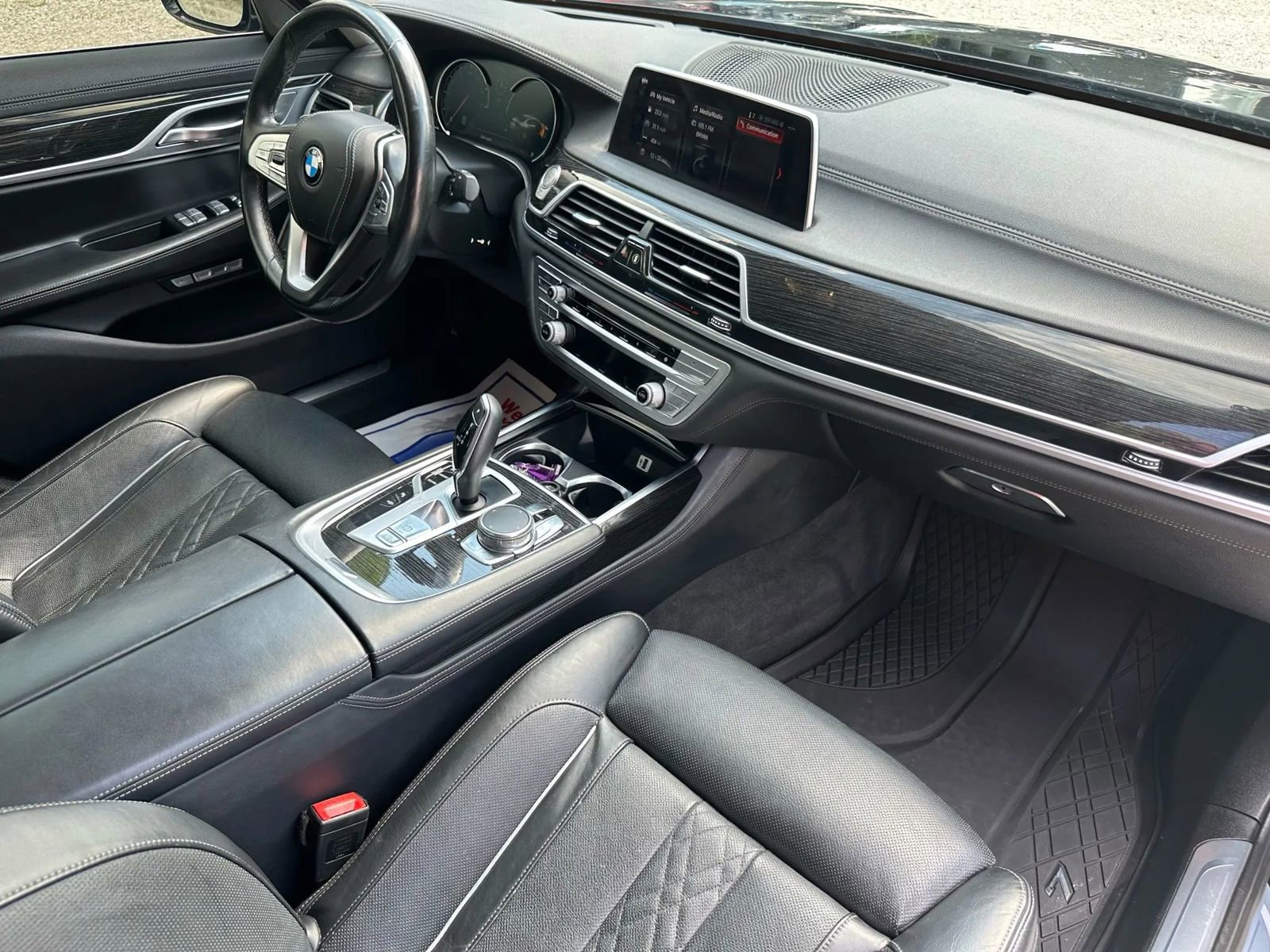 Used 2018 BMW 750i xDrive image 31