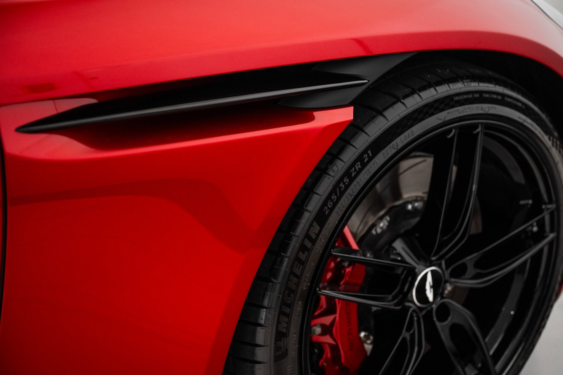 Used 2023 Aston Martin DB11 V8 Coupe image 9