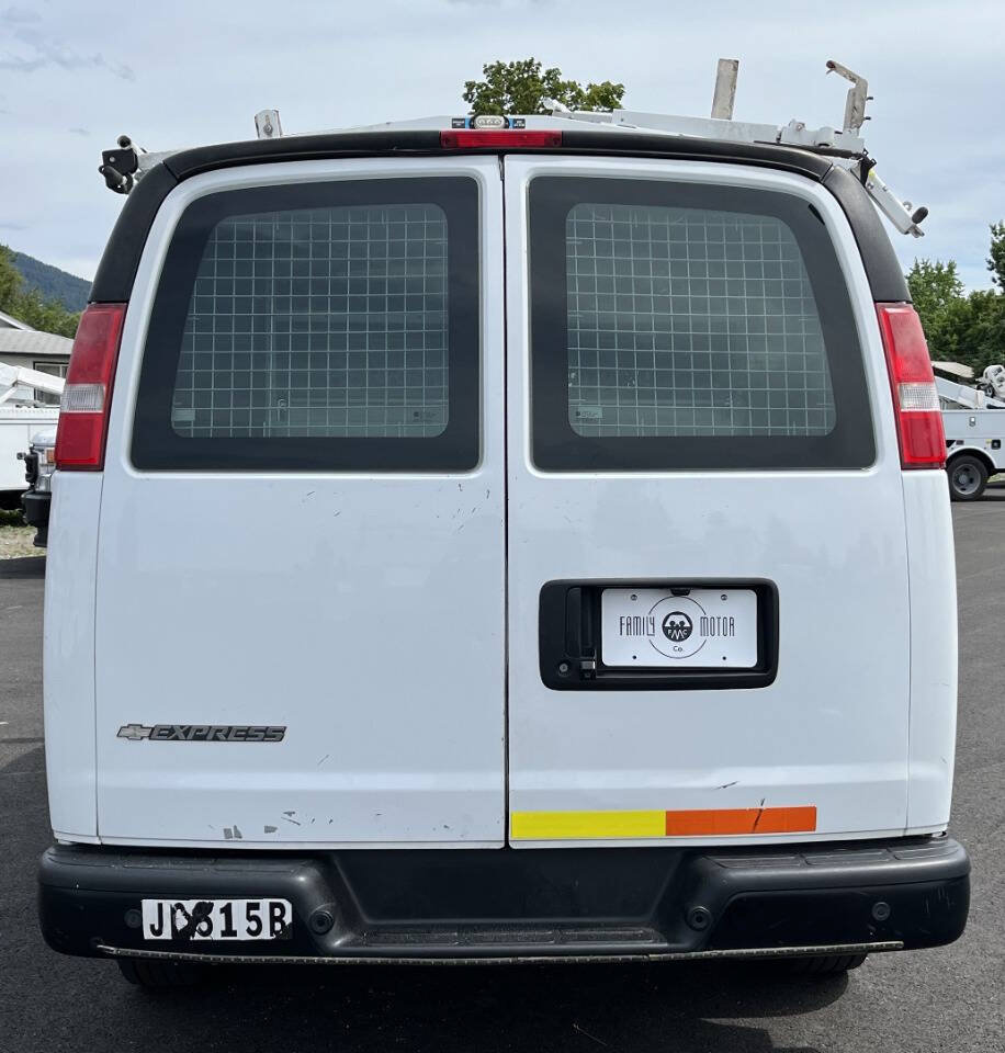 Used 2017 Chevrolet Express 2500 RWD image 6