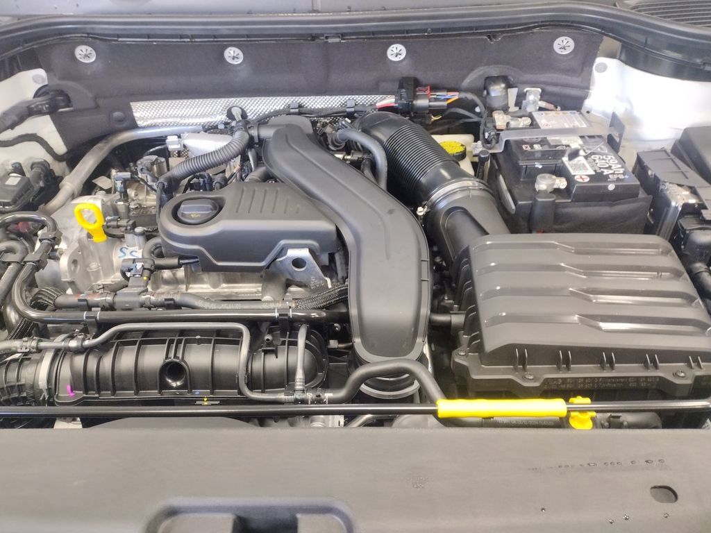 New 2025 Volkswagen Taos SE image 7