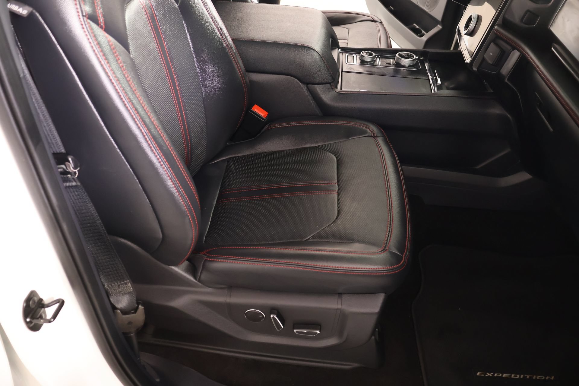 Used 2023 Ford Expedition Limited AWD/4WD image 14