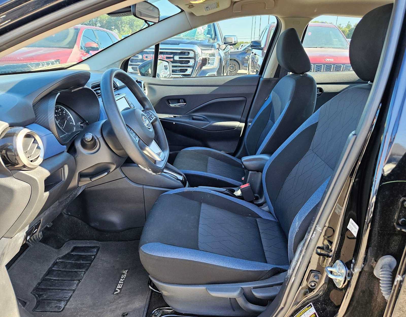 Used 2025 Nissan Versa SV FWD image 14