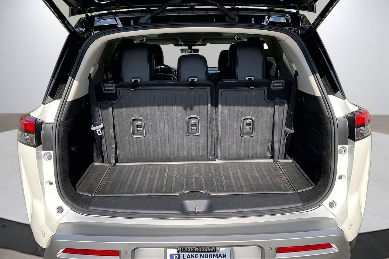 Used 2023 Nissan Pathfinder Platinum image 28