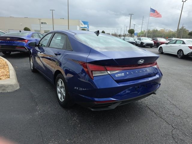 Certified 2023 Hyundai Elantra SE image 3