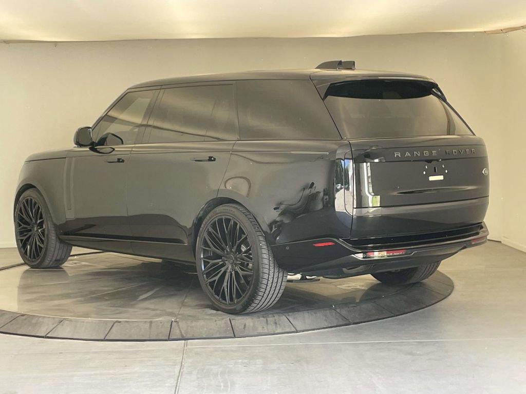Used 2023 Land Rover Range Rover Long Wheelbase SE AWD/4WD image 3
