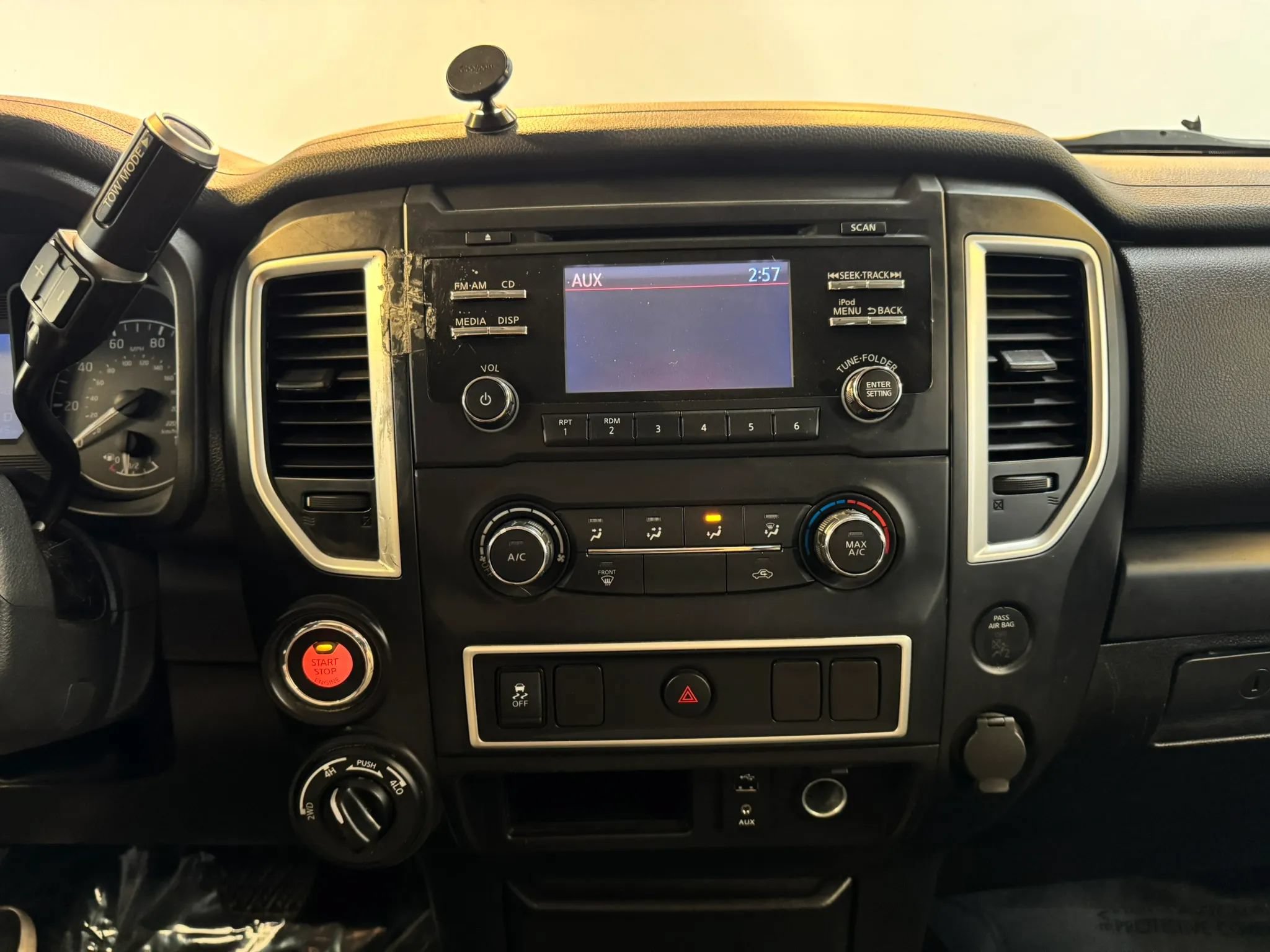 Used 2018 Nissan Titan S AWD/4WD image 13