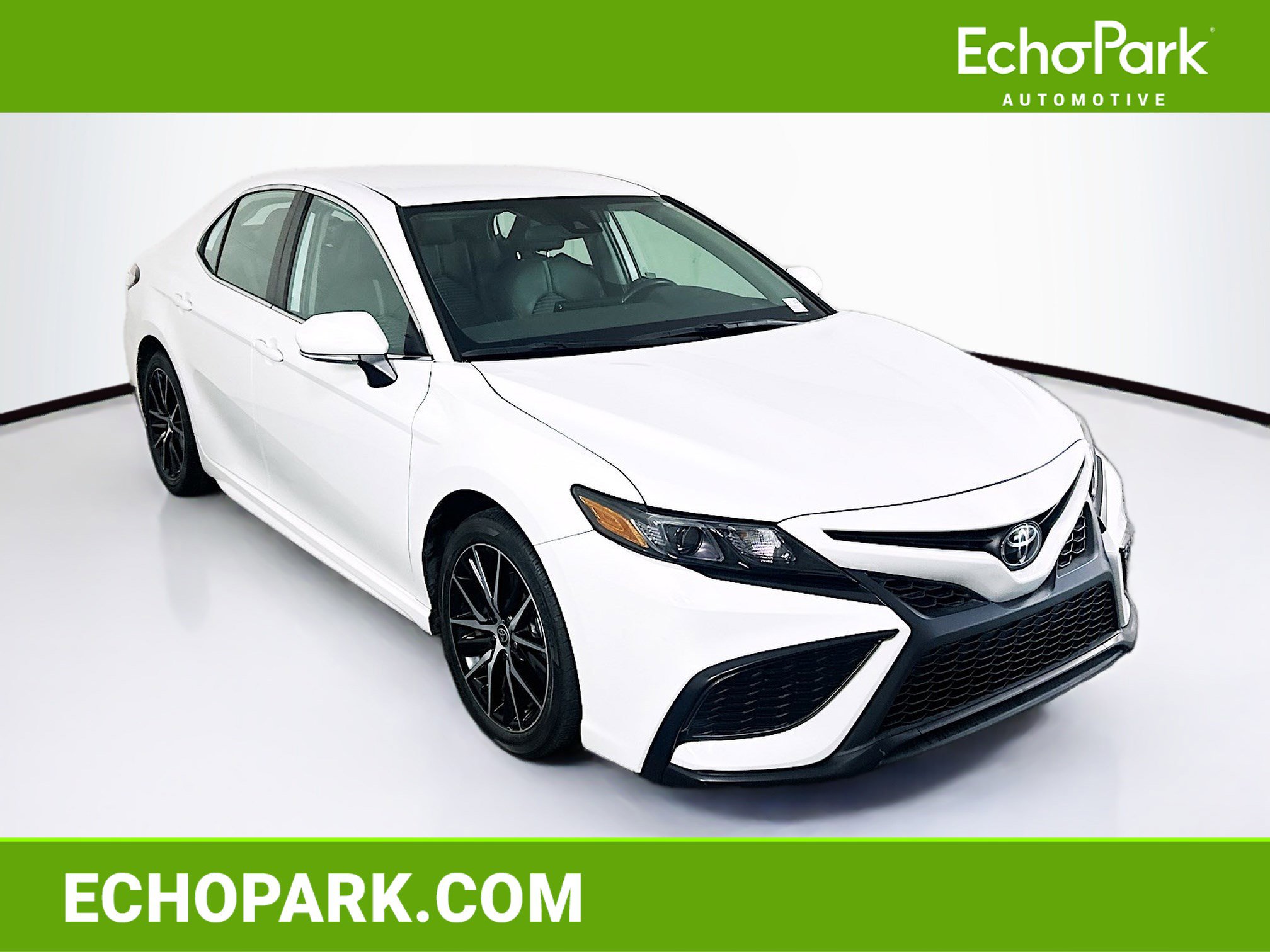 Used 2024 Toyota Camry SE FWD image 1
