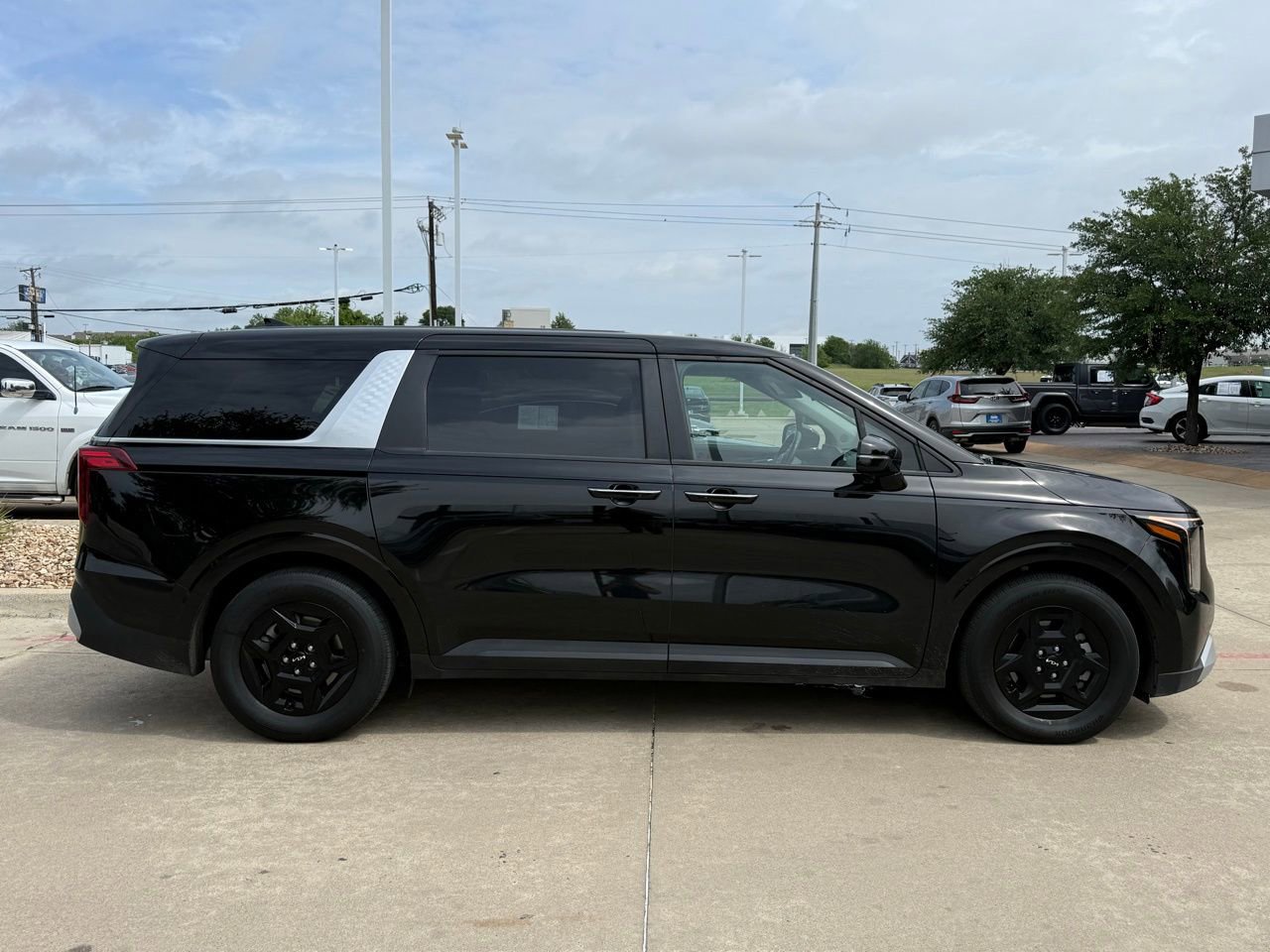 Used 2025 Kia Carnival image 9