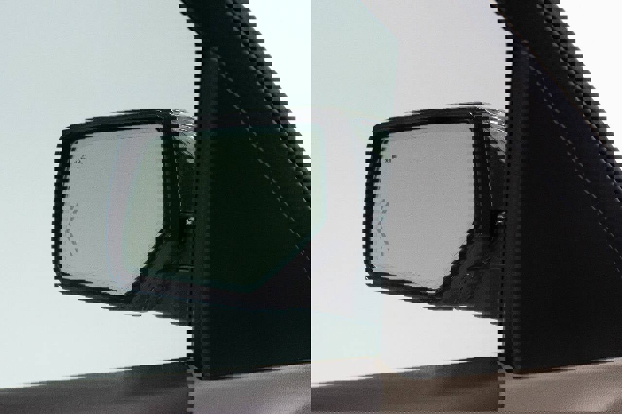 Used 2015 Chevrolet Suburban LTZ image 13