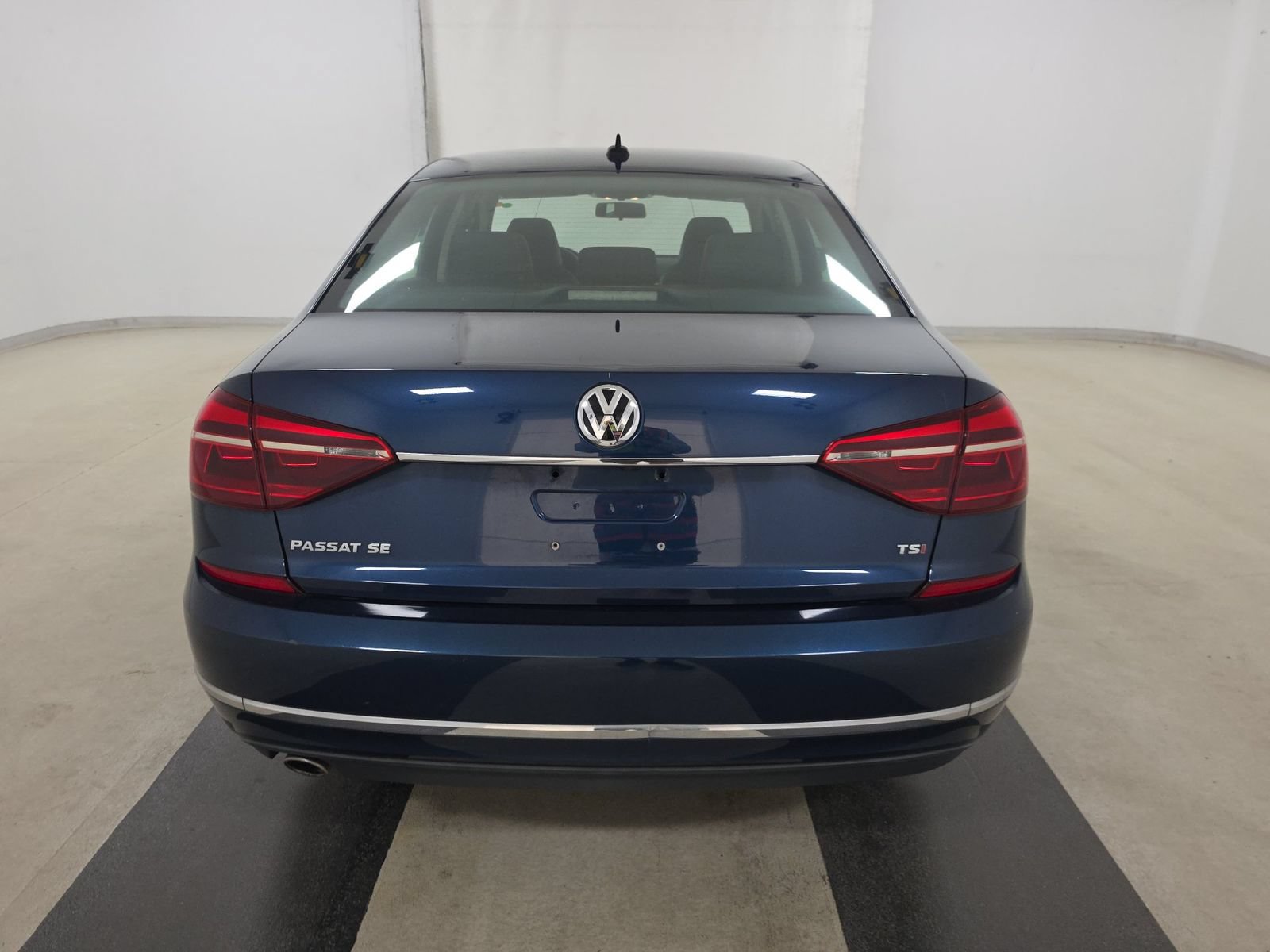 Used 2018 Volkswagen Passat 2.0T SE FWD image 7