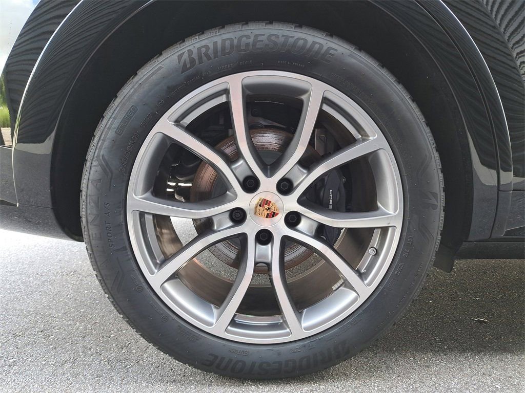 Certified 2025 Porsche Cayenne image 13