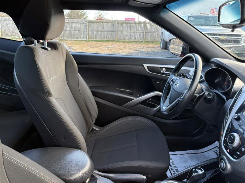 Used 2017 Hyundai Veloster Value Edition image 17