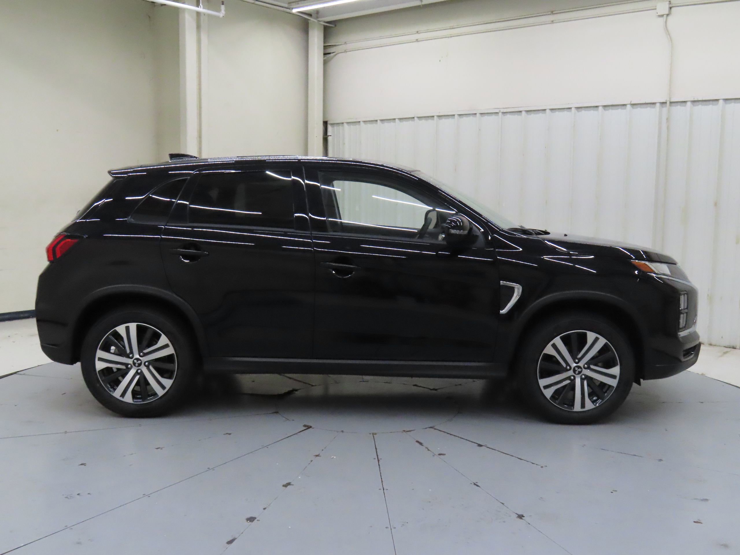 New 2025 Mitsubishi Outlander Sport SE image 2