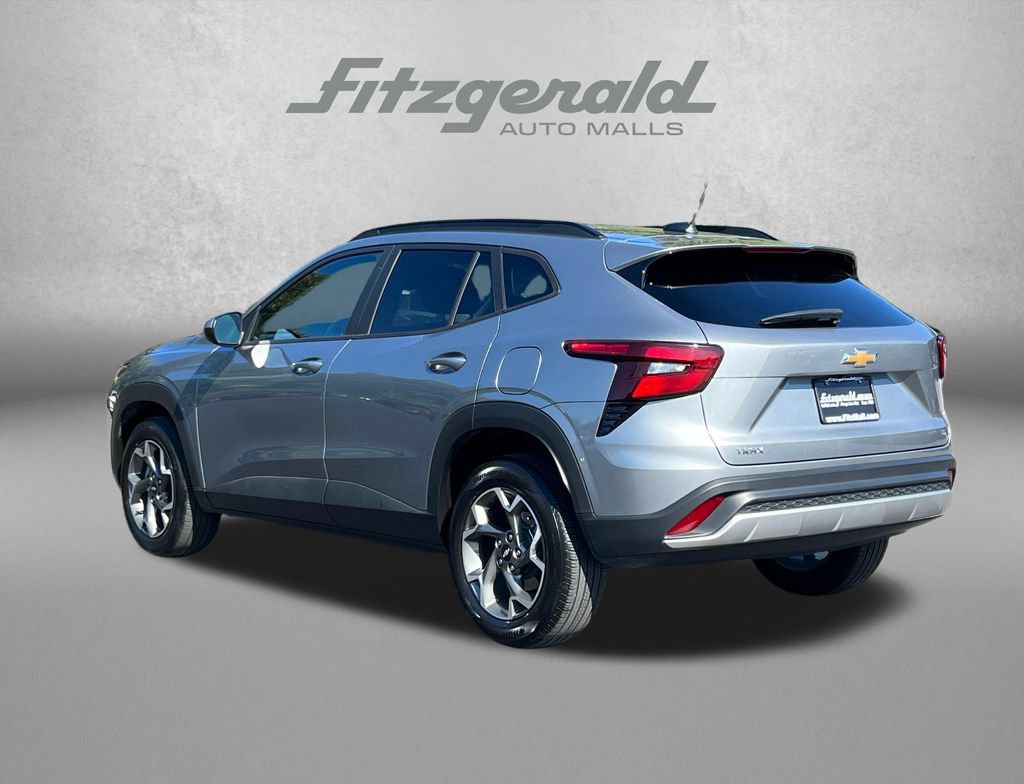Used 2025 Chevrolet Trax LT FWD image 9