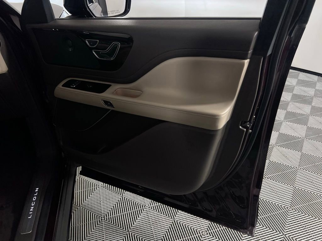Used 2023 Lincoln Aviator Reserve w/ Equipment Group 201A image 37
