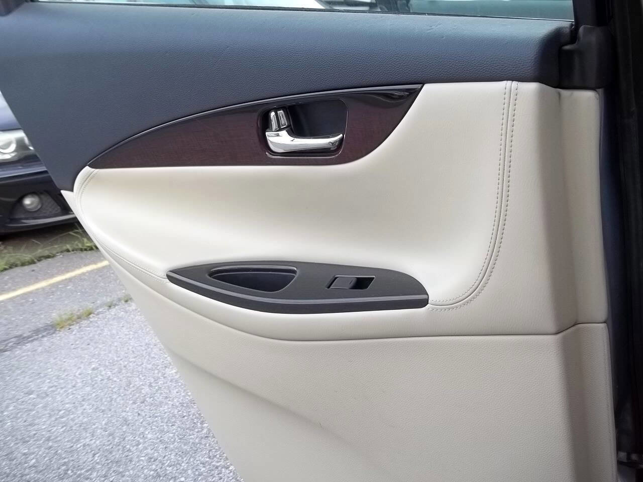 Used 2016 INFINITI QX50 AWD w/ Premium Plus Package image 12