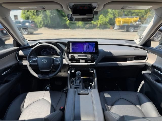 Used 2024 Toyota Grand Highlander AWD Hybrid image 20
