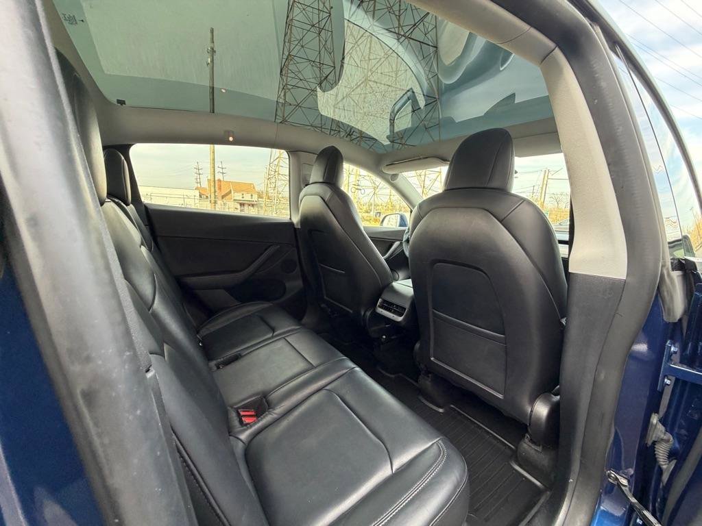 Used 2022 Tesla Model Y Long Range image 23