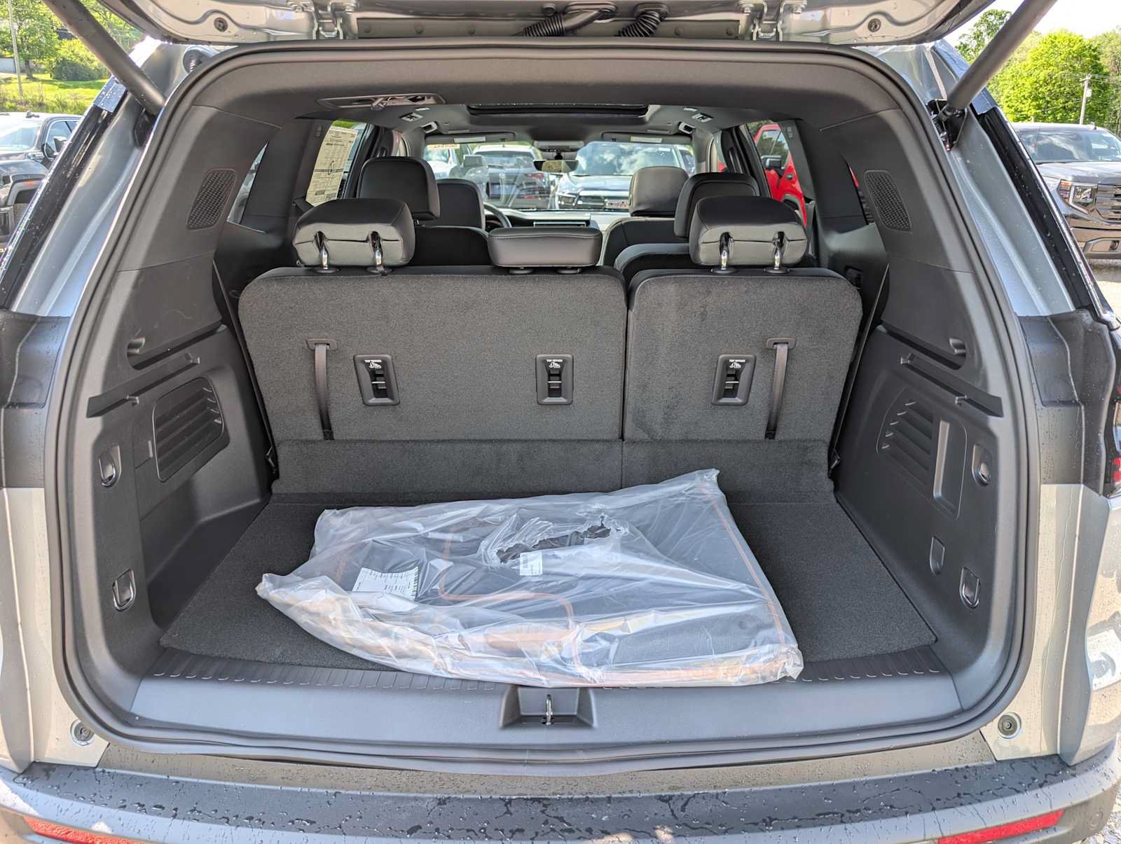 New 2026 GMC Acadia AT4 w/ Luxury Package AWD/4WD image 7