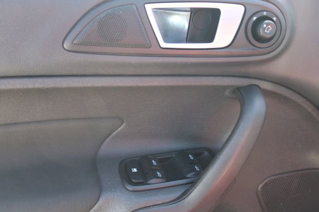 Used 2014 Ford Fiesta SE image 39