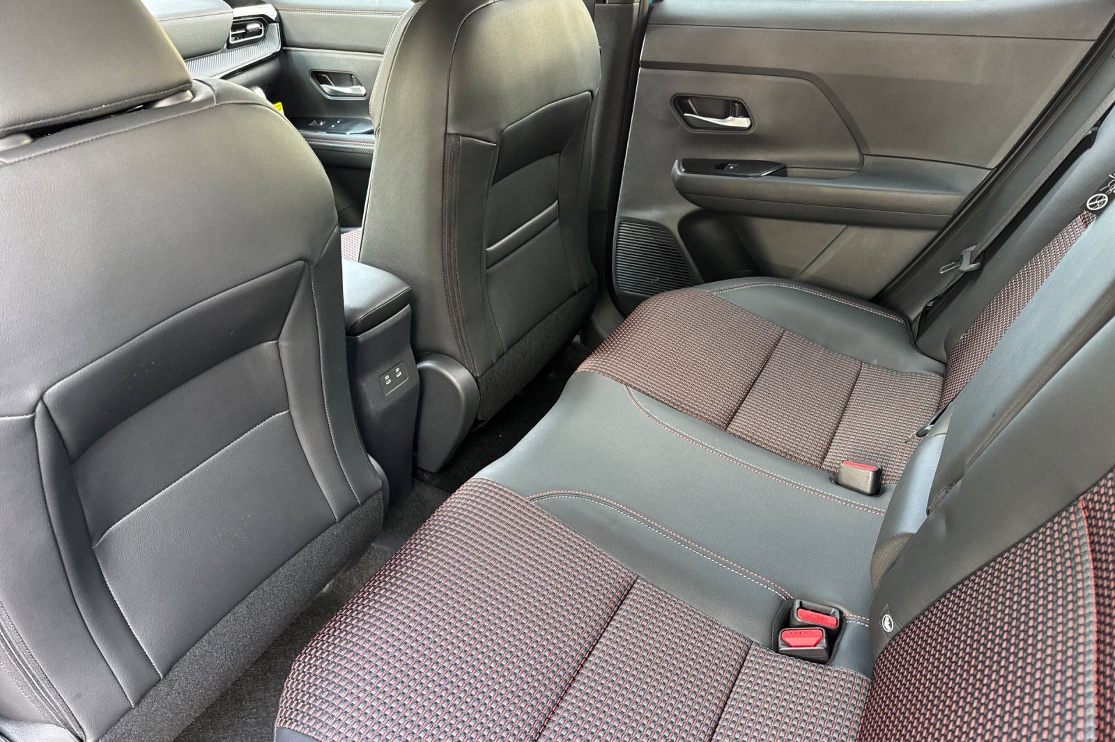 New 2026 Nissan Kicks SR image 9