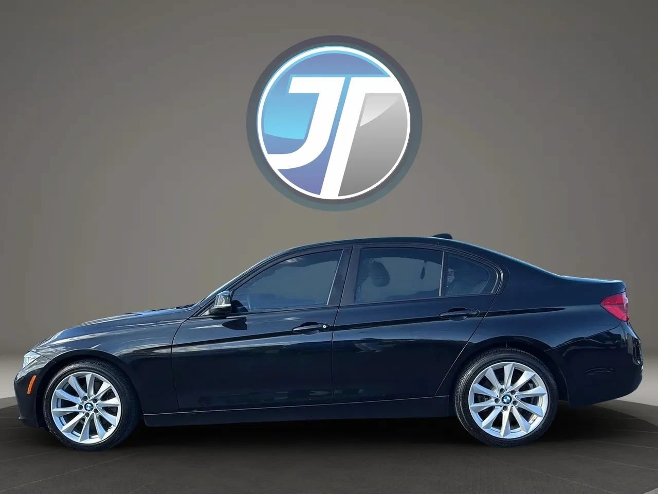 Used 2017 BMW 320i xDrive Sedan AWD/4WD image 16