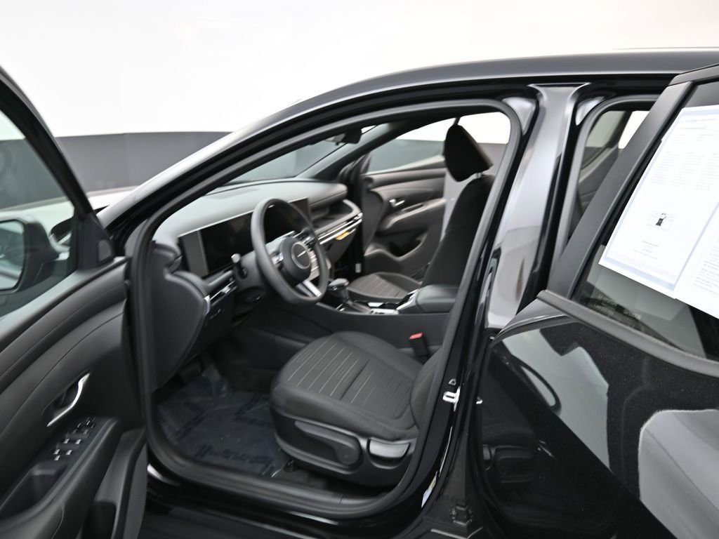 Certified 2025 Hyundai Santa Cruz SE image 12