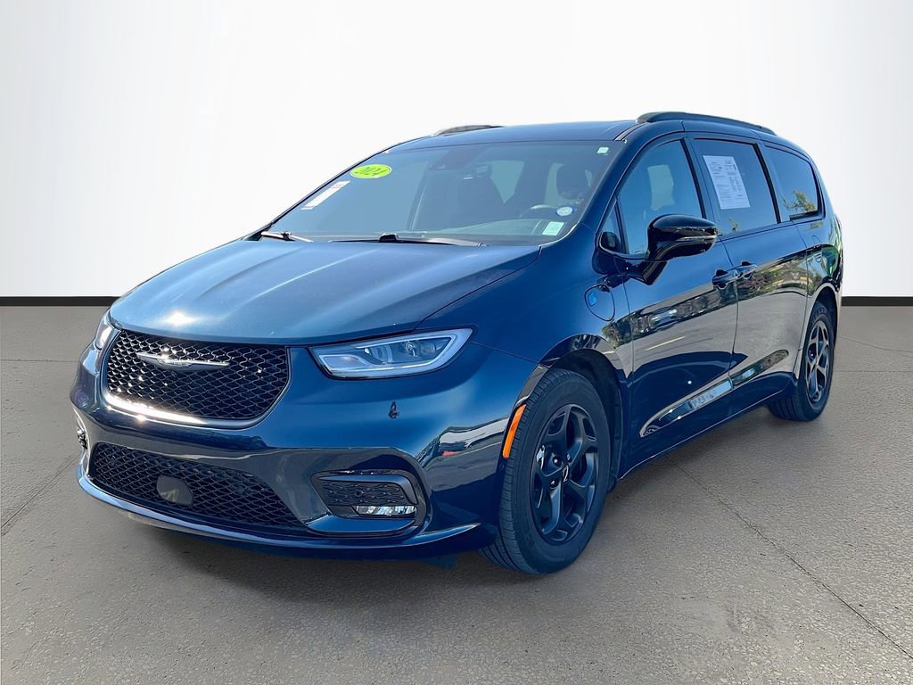 Used 2024 Chrysler Pacifica Premium FWD image 3