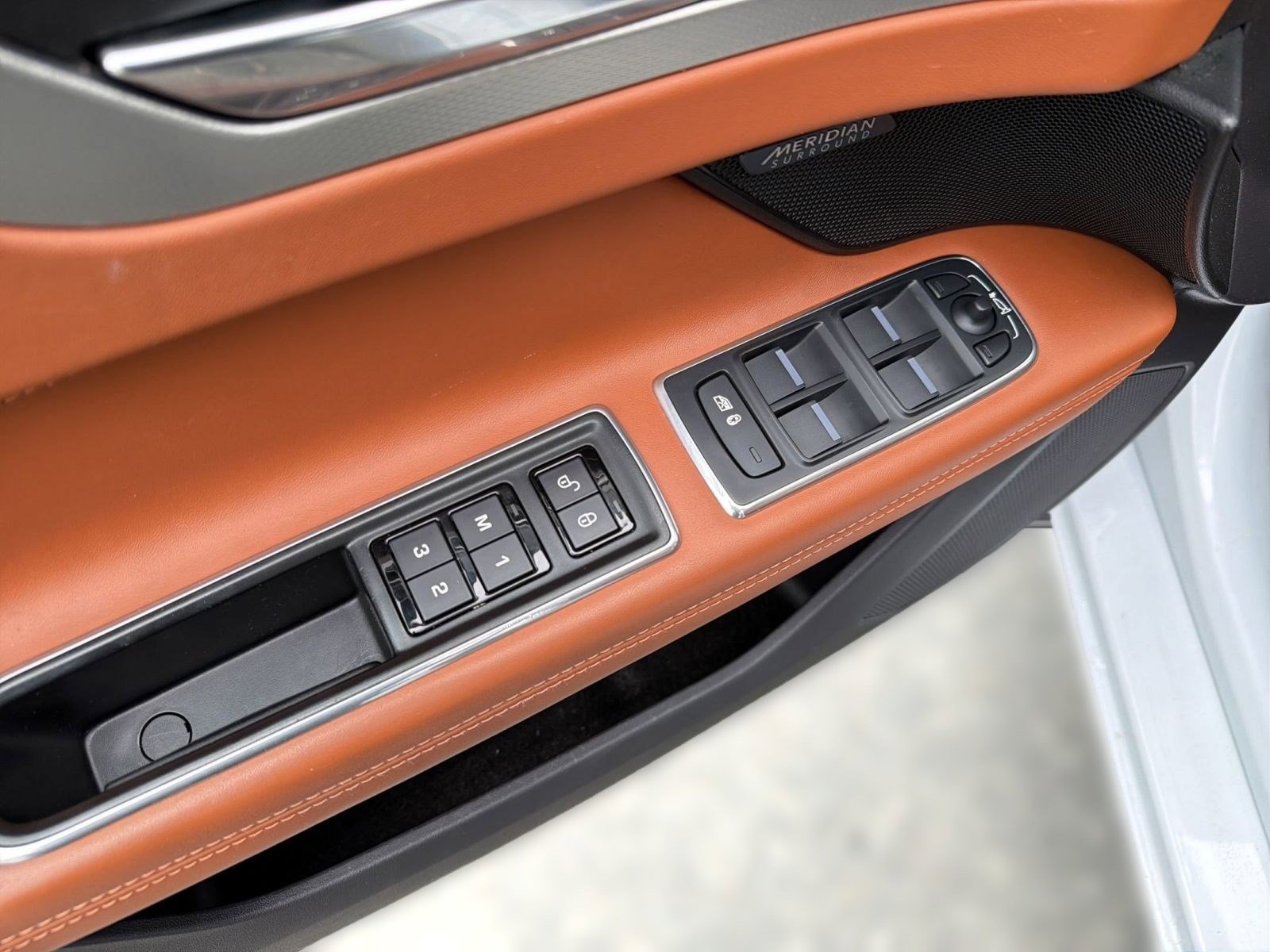 Used 2018 Jaguar XF Portfolio AWD/4WD image 12