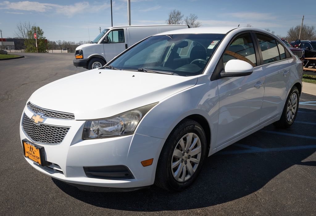 Used 2011 Chevrolet Cruze LT image 2