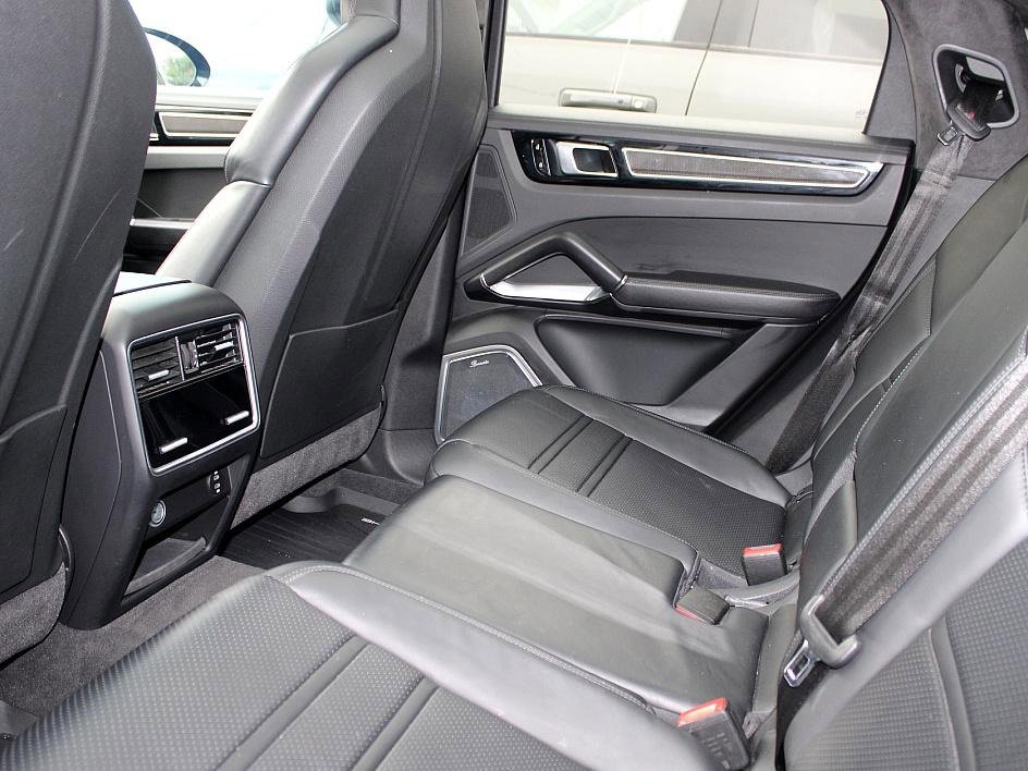 Used 2020 Porsche Cayenne Turbo S image 19