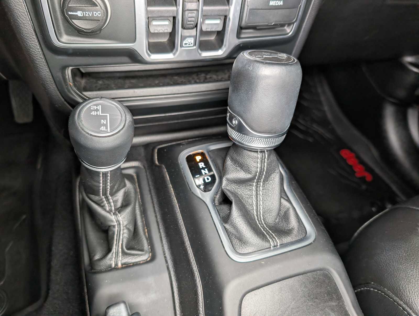 Used 2018 Jeep Wrangler Unlimited Sahara AWD/4WD image 26